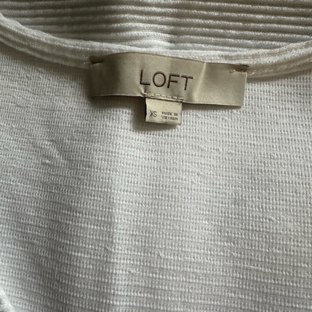 LOFT V-Neck Lightweight Ribbed Tank Top with Front Tie. Size XS. - Picture 3 of 4